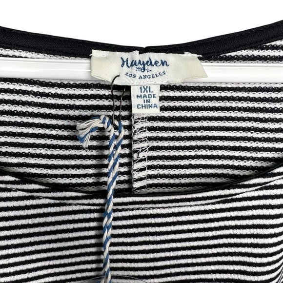 Hayden Los Angeles Women’s Black White Striped Short Sleeve Tunic Size 1XL NWT - Picture 2 of 4